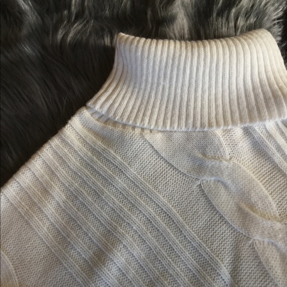 Arden B poncho - Picture 2 of 7